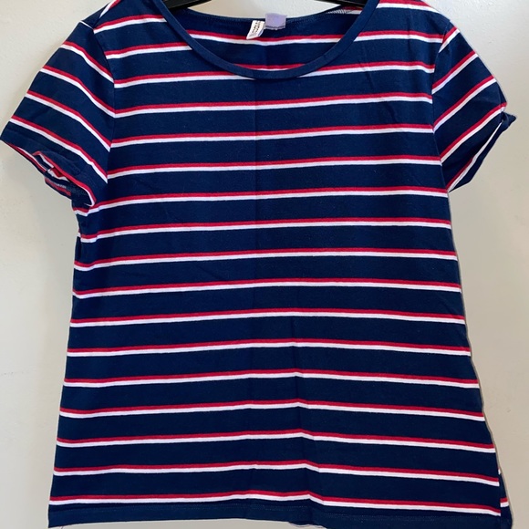 Divided Tops - T-Shirt